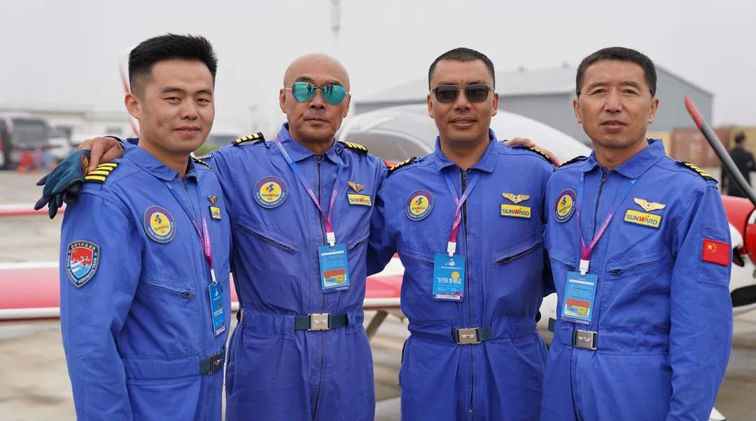 江山四机飞行编队惊艳尧城（呼和浩特）国际通用航空飞行大会