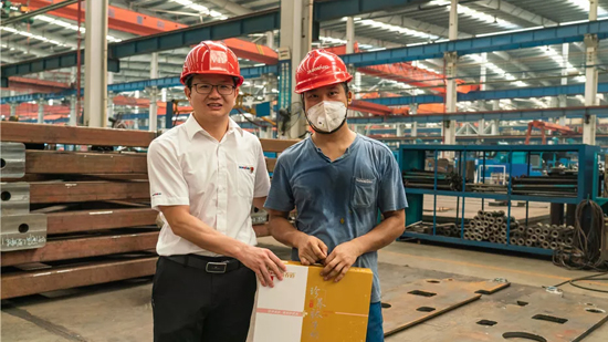 万力集团“送清冷”活动，慰问一线员工