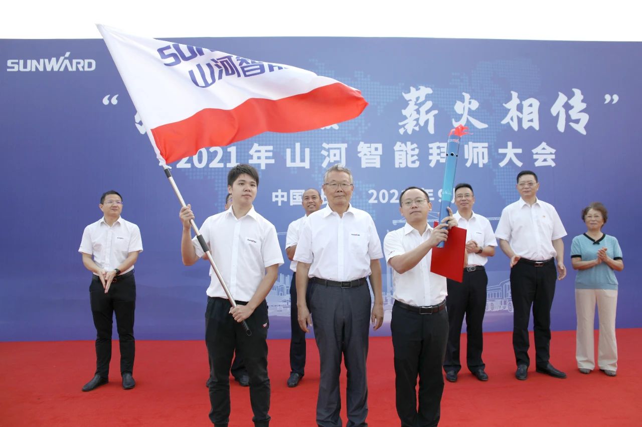 百人齐聚拜师恩 | 江山智能“传助带”人才造就模式为公司发展积储力量