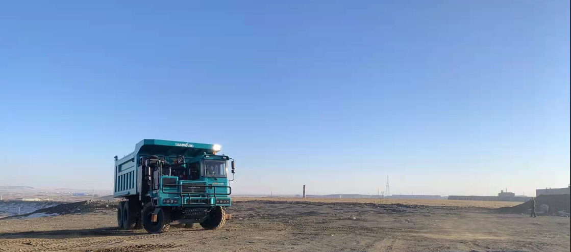 新能源，长续航！江山智能首台LNG增程式宽体矿卡下线交付