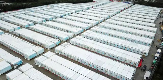 冲锋一线显担任！江山智能挖掘机助力长沙方舱医院建设