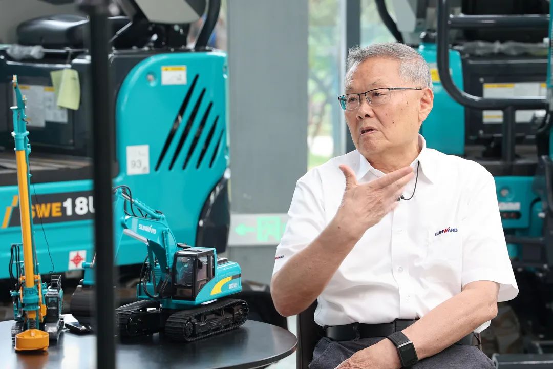 20220527092452_48630 CGTN探厂!专访江山智能董事长、首席专家何清华花絮来了