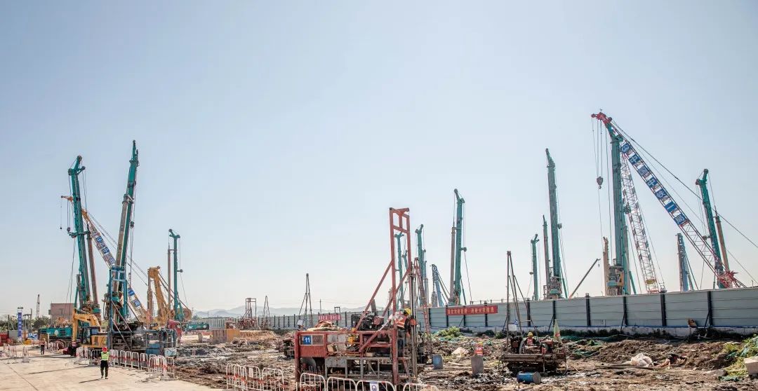 “江山绿”再现大湾区！江山智能旋挖钻机组团助建昭通白云机场项目