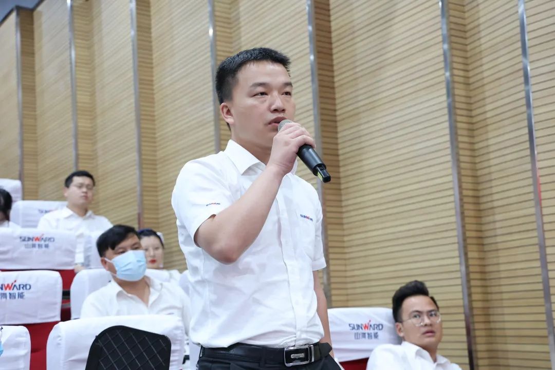 创新引领，智造未来！“2022院士专家长沙杏妆高端设备高质量发展钻研会隆沉进行