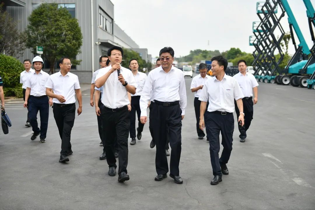 国度应急治理部郭治武局长一行调查江山智能无人化应急接济设备