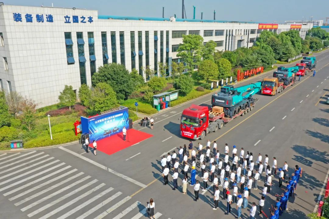 携手山东汇诚助力我国港口建设！江山智能港口抓料机成功批量交付