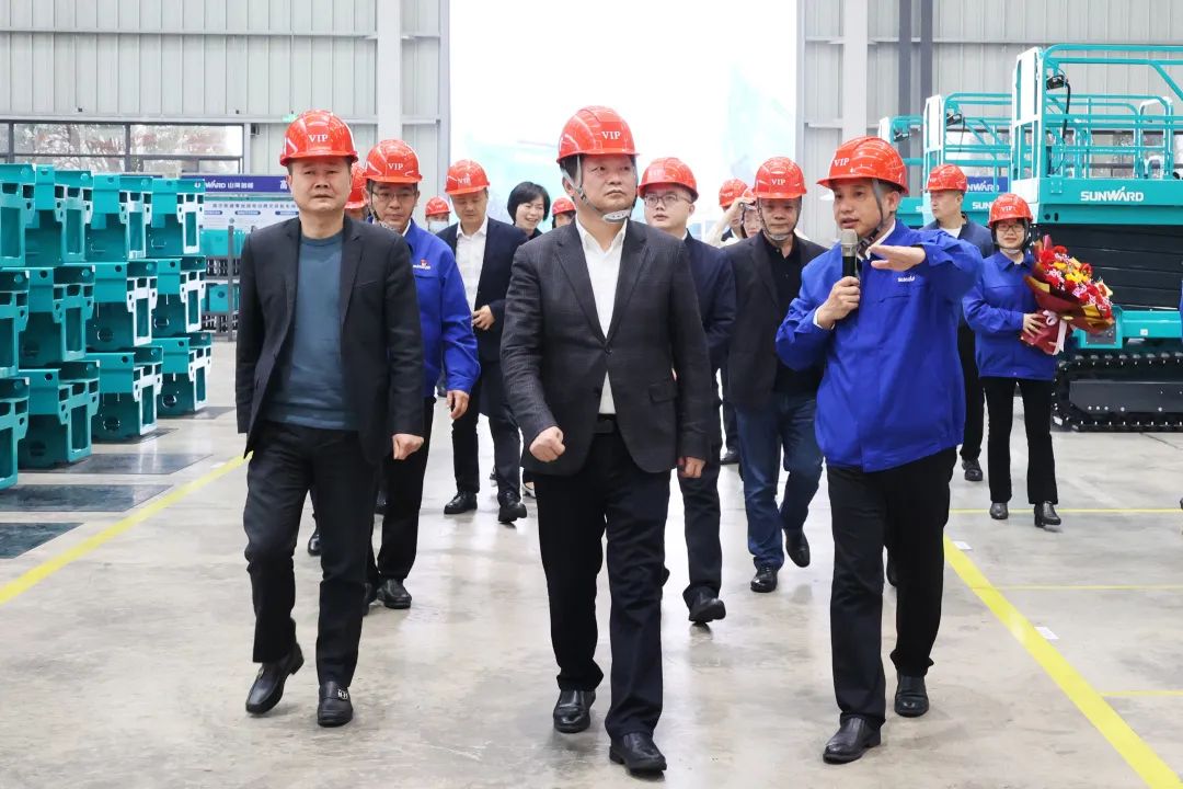 付旭明慰问江山智能市三八红旗手并督导安全出产工作