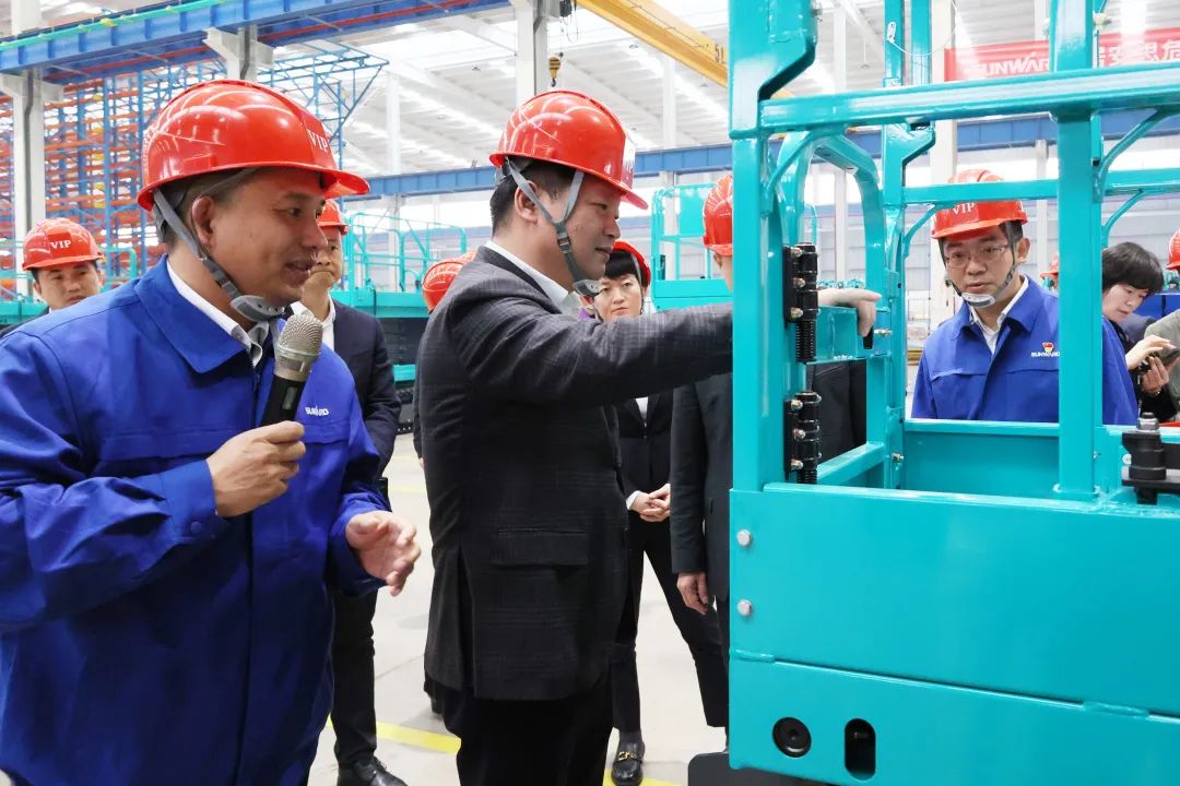 付旭明慰问江山智能市三八红旗手并督导安全出产工作