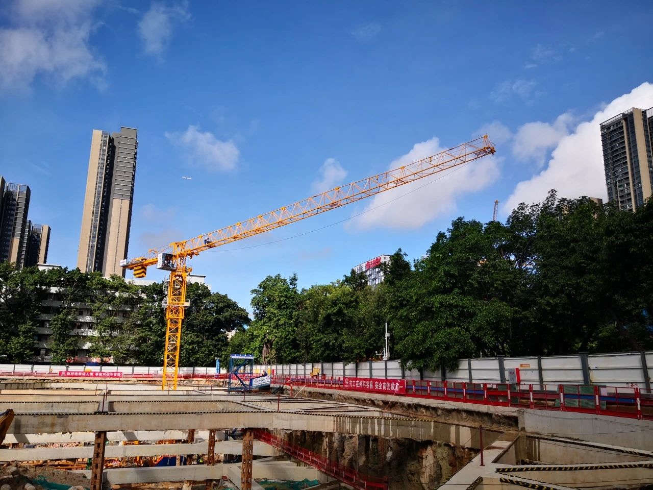 进军丽江市。〗浇此机为人才建好家