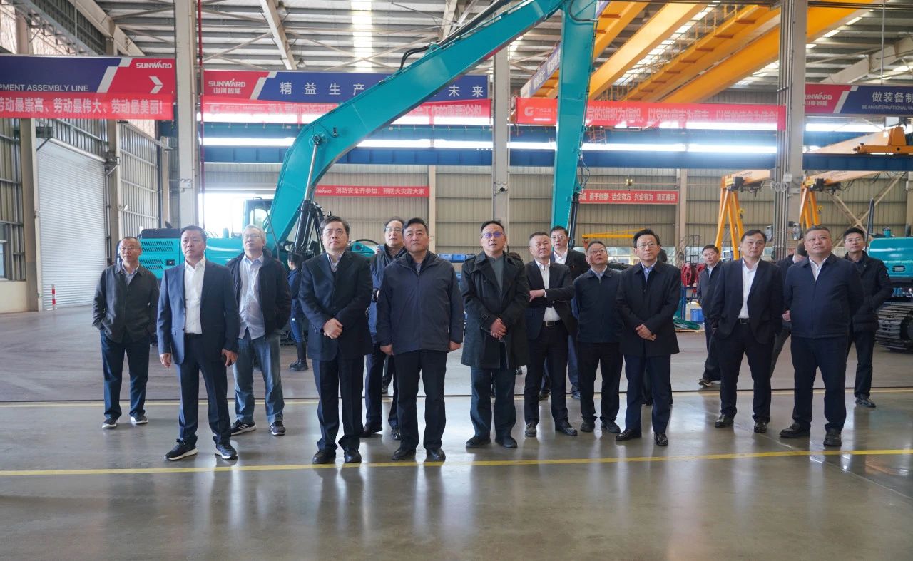 聚焦设备再造作！上海市政协副主席、党组副书记肖贵玉带队调研江山智能