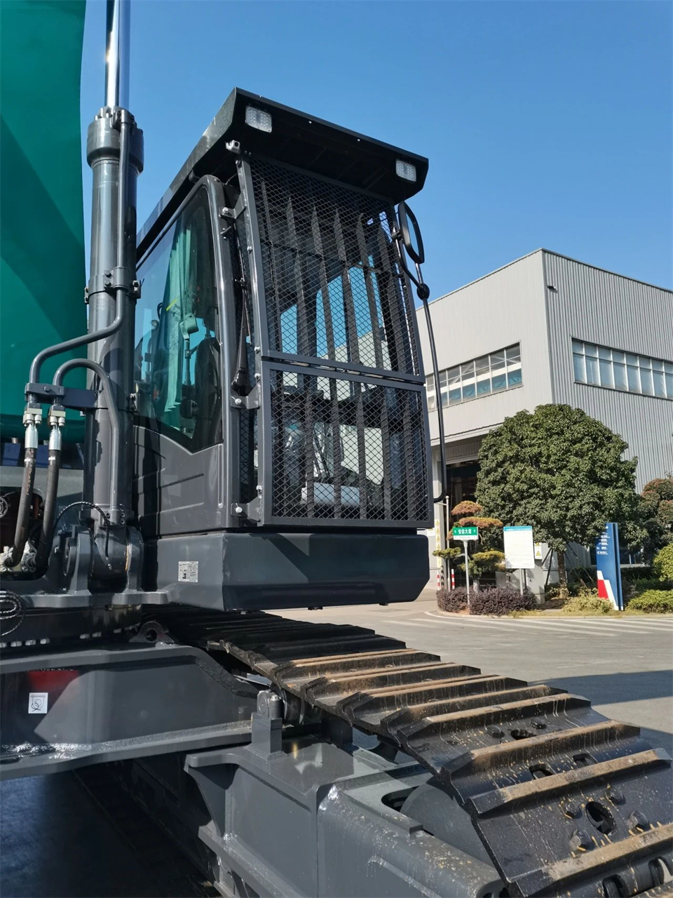 定造开发、职能更强！江山智能SWE750ELR加长臂液压挖掘机下线交付
