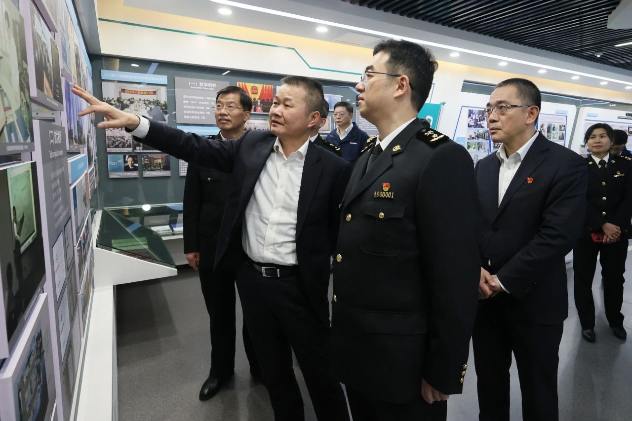 长沙海关党委书记、关长沈大为调研江山智能