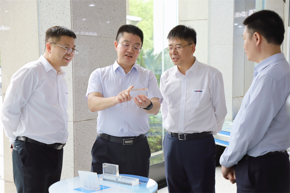 20240510174338_71784 “双向奔赴 合作共赢”江山智能与中钨高新签定战术合作和谈