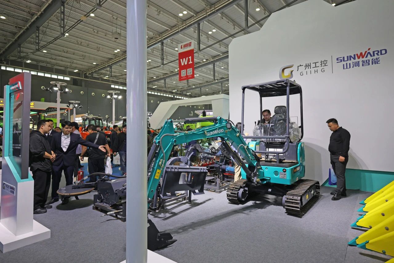 聚焦智能化、无人化！江山智能携多款产品亮相2024中国国际农业机械展