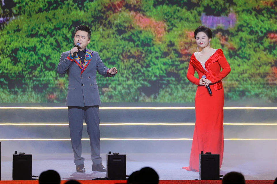 20241127151705_20940 创新引领价值 梦想成就未来——庆祝江山智能成立25周年赞美大会暨文艺晚会隆沉进行