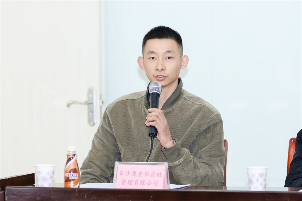 20250102173634_62828 长龙街路、江山智能召开首届年货盛惠暨送春联文化惠民活动工作会议