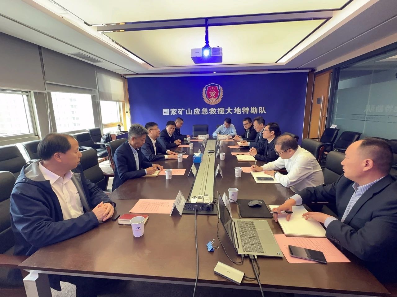 江山智能董事长付向东带队造访中煤地质总局、大地特勘公司