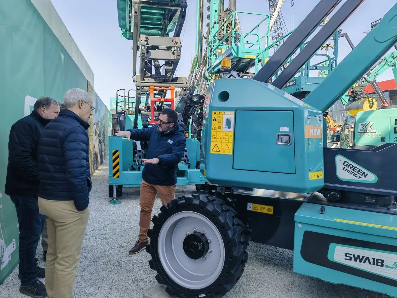江山智能高空机械闪灼Bauma 2025！ 新能源技术与创新产品获全球瞩目