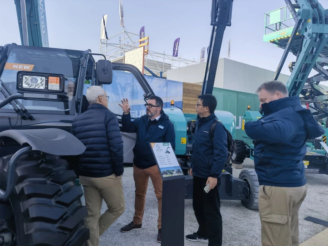江山智能高空机械闪灼Bauma 2025！ 新能源技术与创新产品获全球瞩目