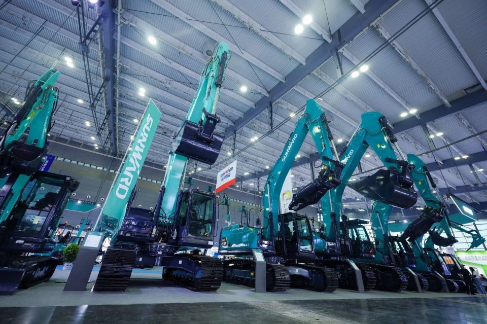 2025 CICEE | 从单一工具迈向多元化解决规划，江山智能出现非凡挖掘机风采