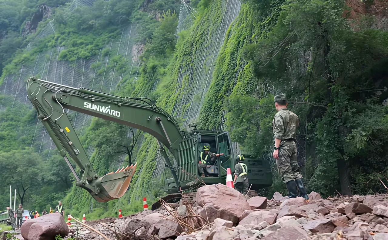 关注!江山智能应急接济设备助力武警冲锋北京暴雨抢险救灾一线!