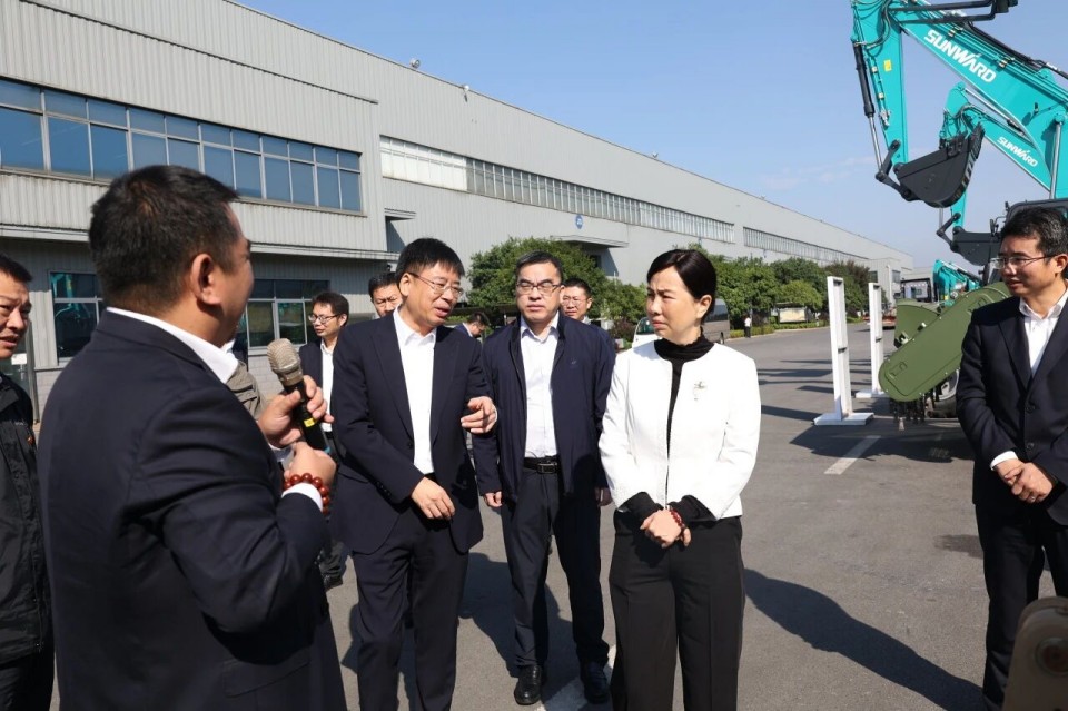聚焦应急设备研发出产，共探实战适配新蹊径——昭通市应急治理局党委书记、局长叶芳调研江山智能