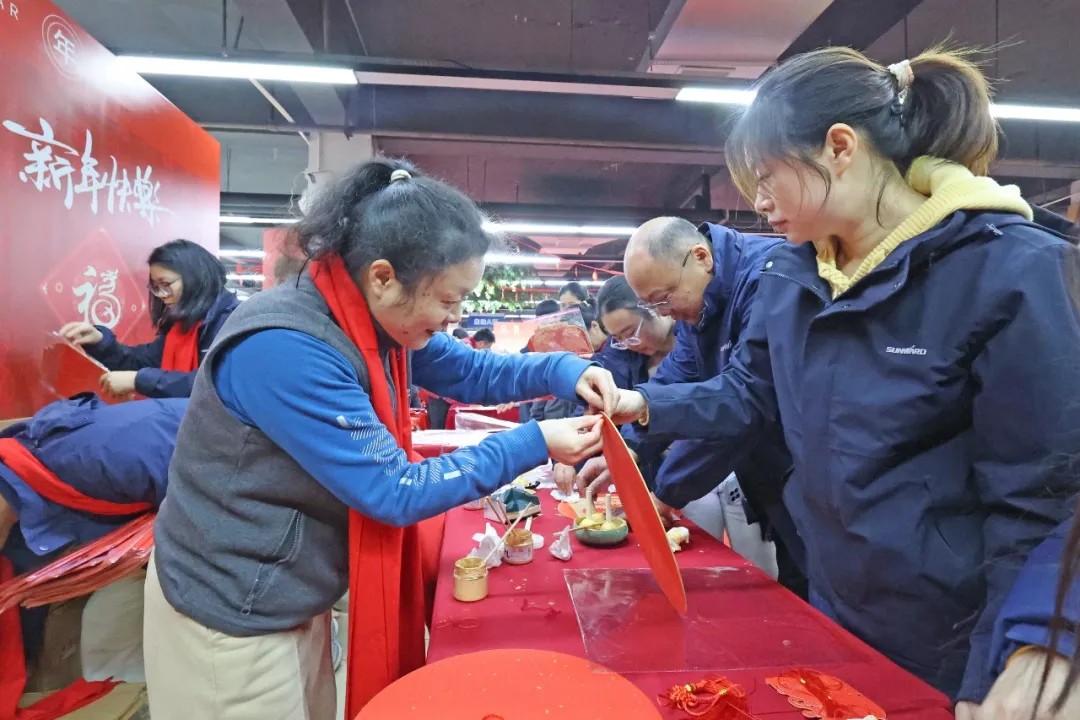 笔墨迎春，祝福暖心！在江山智能“囤”年味、送温暖、迎新春