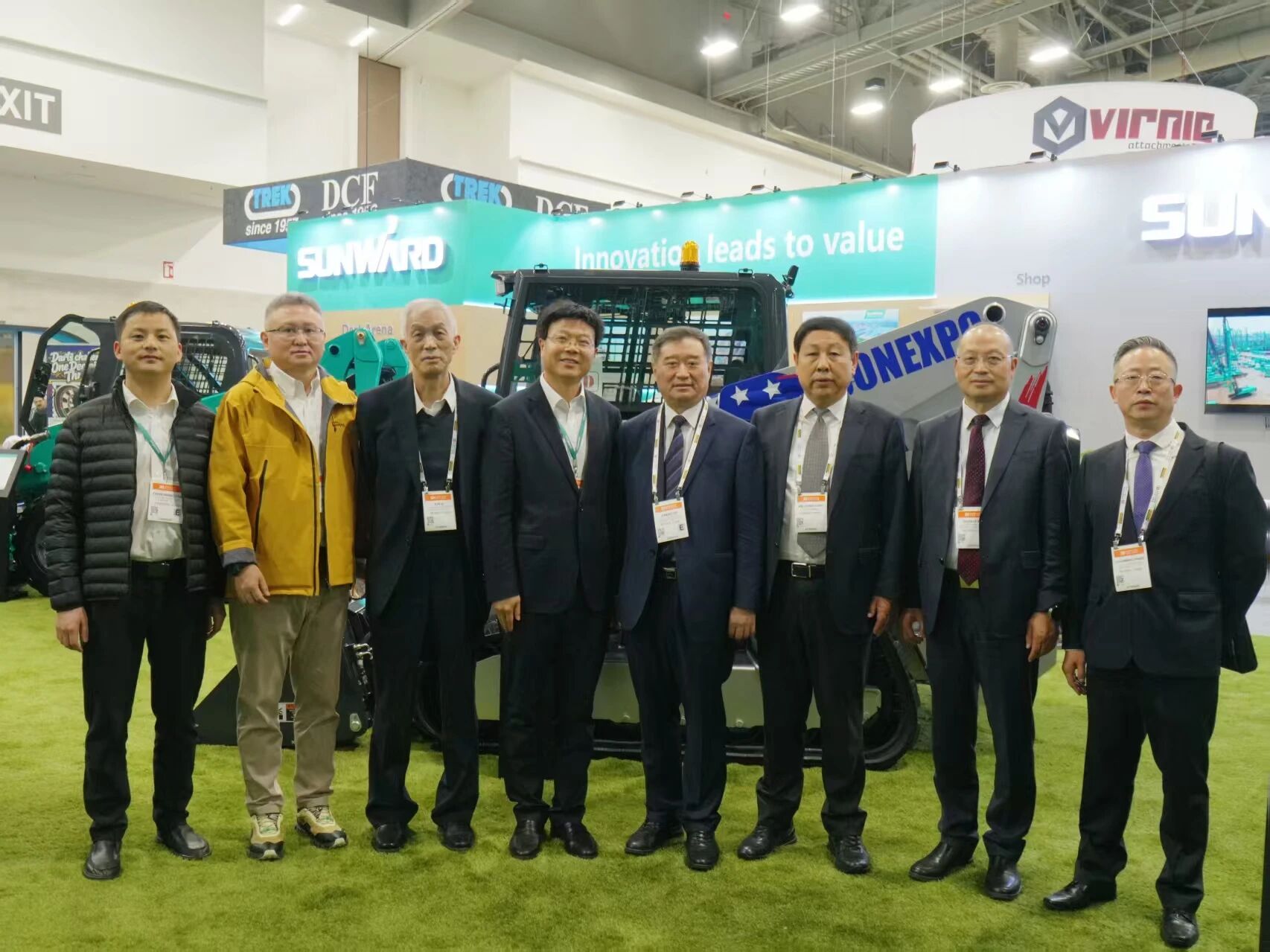 2026美国拉展 | 中国工程机械工业协会会长苏子孟一行到访江山智能展位