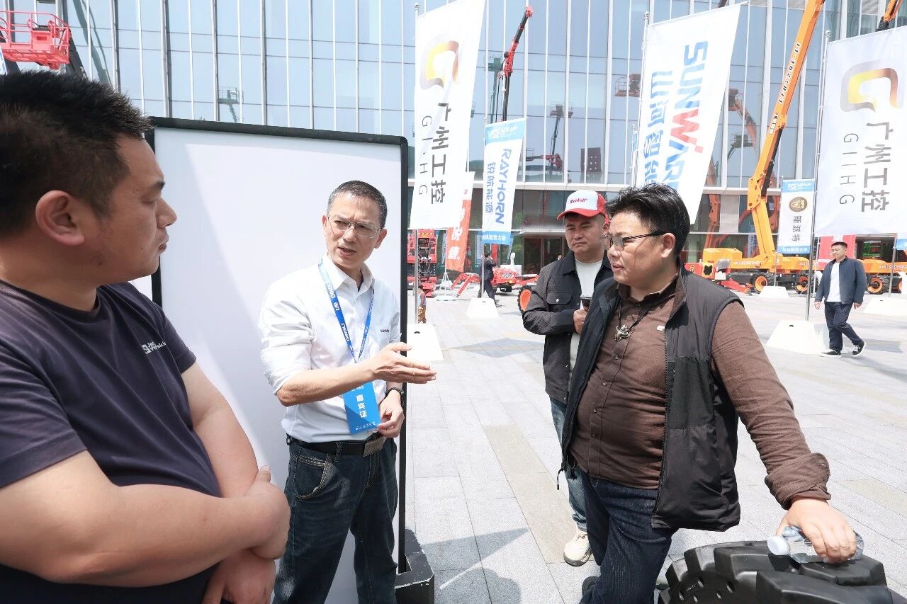 江山智能亮相第十届全国高空作业平台租赁大会