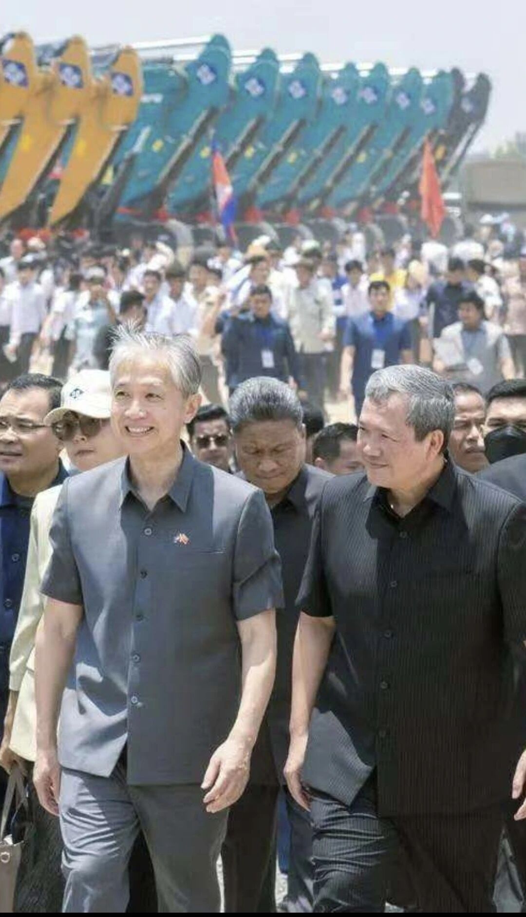 共建“一带一路”：江山智能挖掘机助力柬埔寨水利大动脉建设